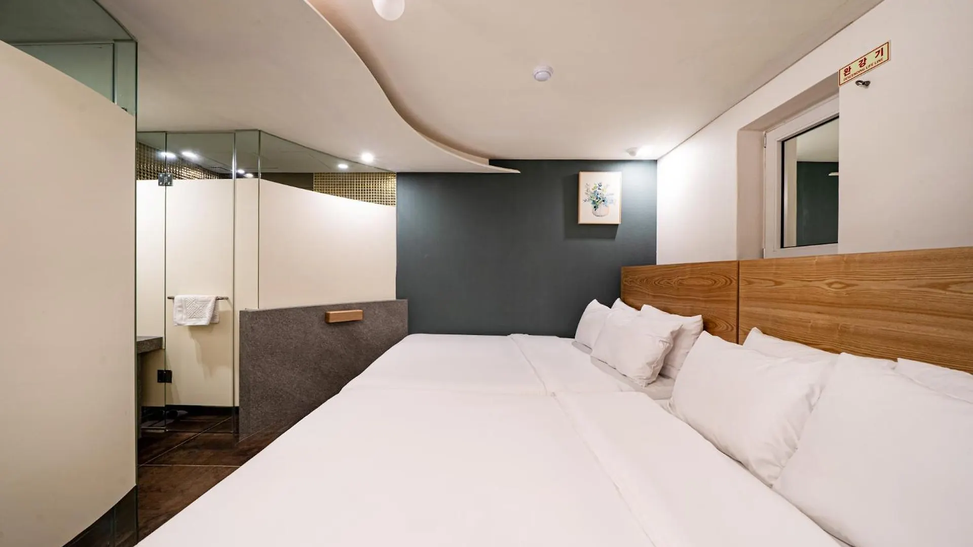 Simplestay Hotel In Jongno Seoul